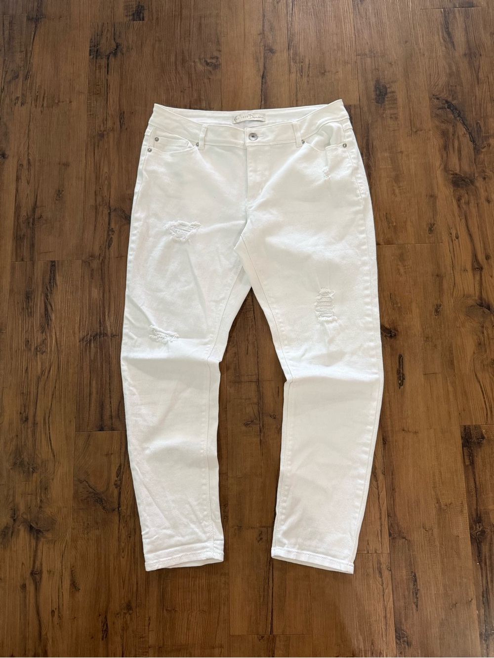 Women’s White Skinny Distressed Jeans